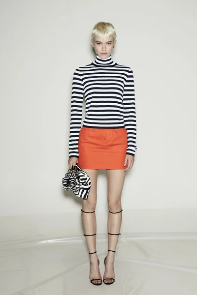 Look 16